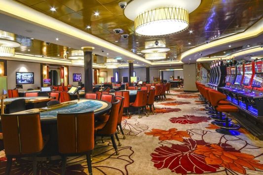 Casino du thuyền Genting Dreams du lịch tàu biển