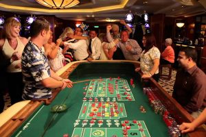 Casino giải trí khi đi tour du thuyền