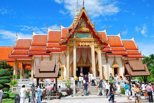 Chùa Wat Chalong biểu tượng văn hóa tour tàu biển