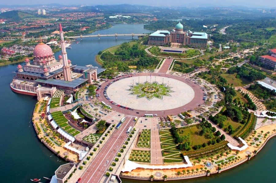Thánh đường màu hồng tour tàu biển