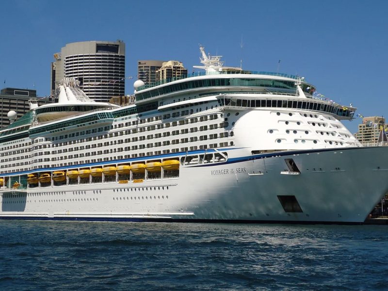 đi tour á châu trên du thuyền Voyager of the Seas
