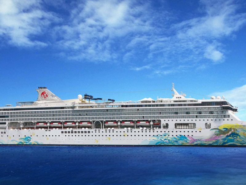 đi tour châu á trên du thuyền Resorts World One
