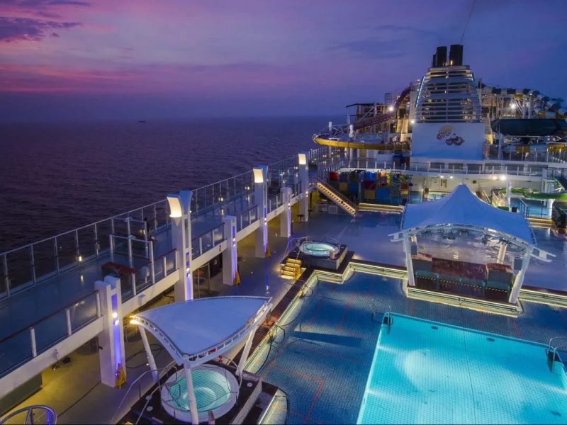 đi tour trên du thuyền genting dreams