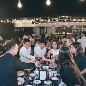 tiệc trên du thuyền